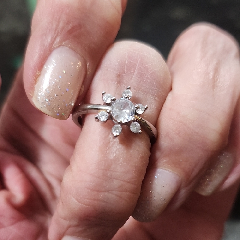 Elegant Silver Flower Ring